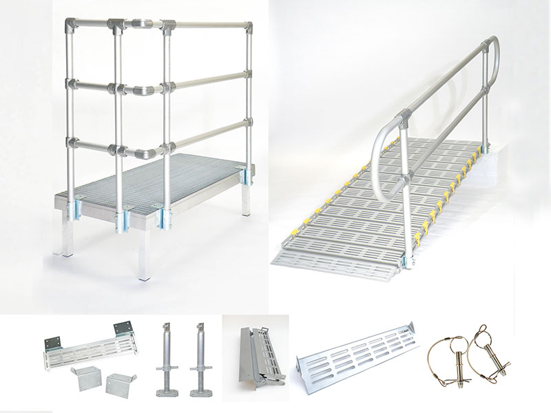 Zeichnung: Figur schiebt Rollifahrer &uuml;ber die aufgerollte Rampe