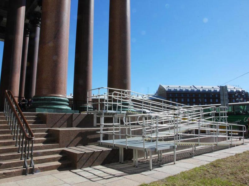 Rampe mit Zwischenpodesten