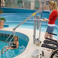 Mobiler Schwimmbadlifter mit Bodenhülse