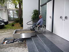 Hublift mit sicherer, ebener Anfahrt Hublift mit sicherer, ebener Anfahrt