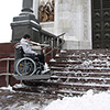 Treppenplattformlift bei der Auffahrt einer Kirchentreppe Treppenplattformlift bei der Auffahrt einer Kirchentreppe
