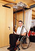 Schienenführung <br />durch Tür Deckenlift mit Schienenführung durch Türen